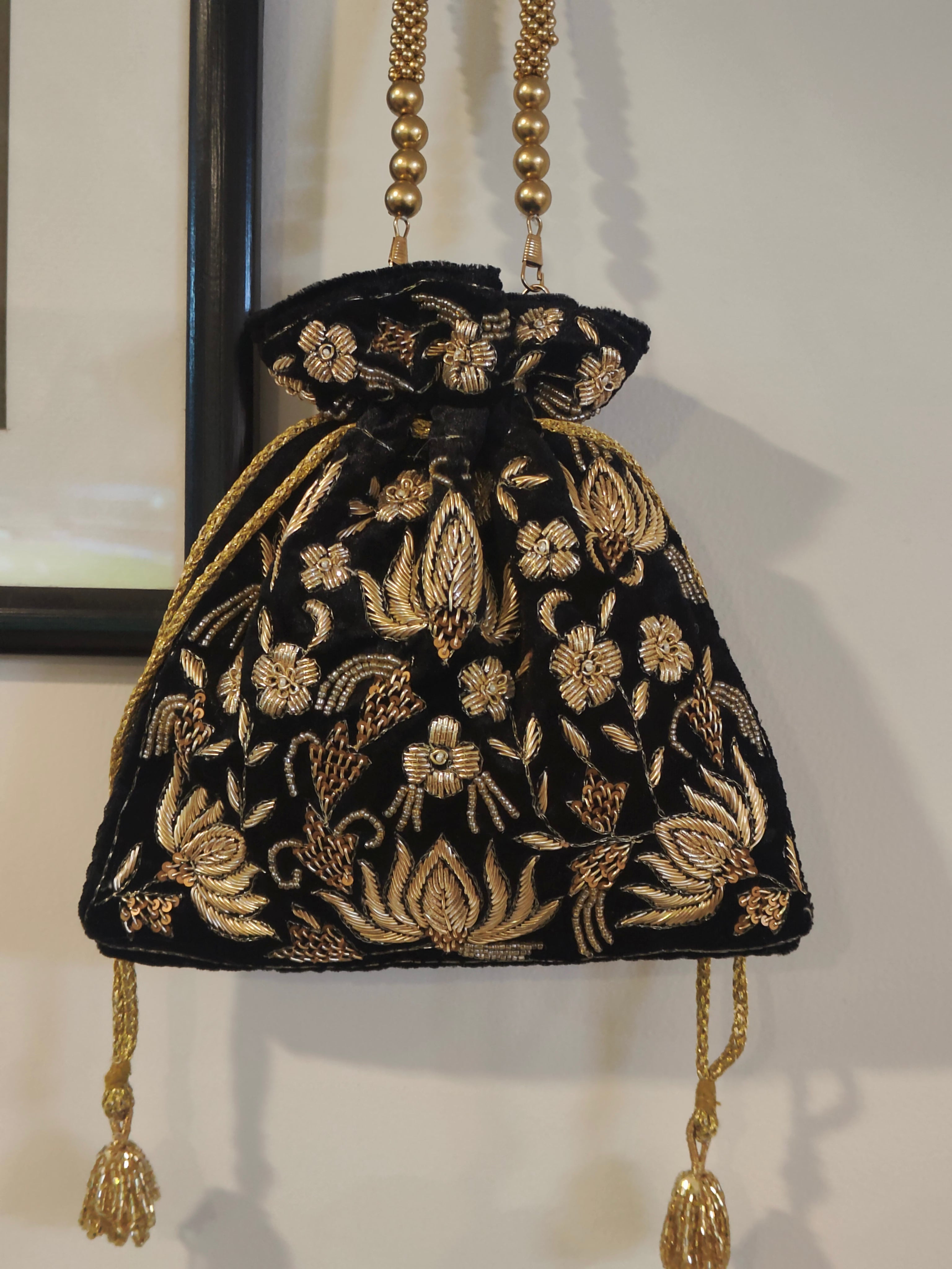 The Lotus (Black)